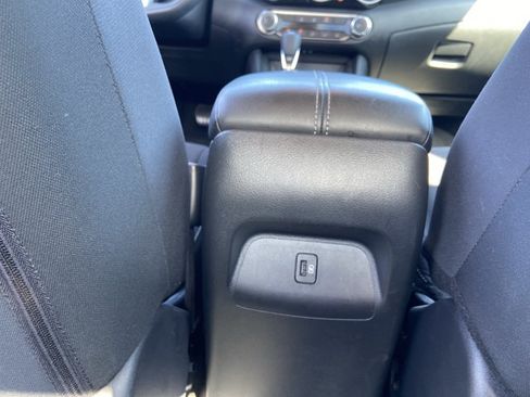 Used 2024 Nissan Sentra SV FWD image 47