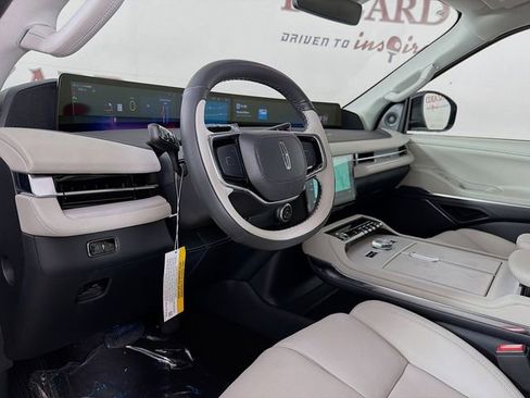 New 2026 Lincoln Navigator L Premier AWD/4WD image 10