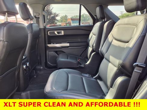 Used 2022 Ford Explorer XLT w/ Equipment Group 202A image 8