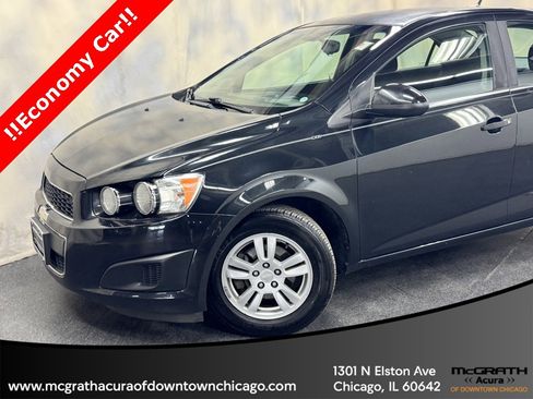 Used 2013 Chevrolet Sonic LT image 2