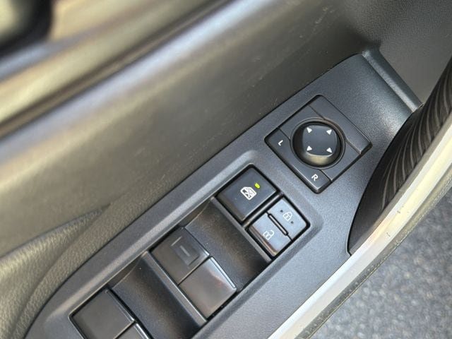 Used 2022 Toyota RAV4 LE FWD image 22