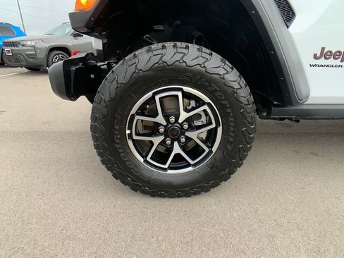 Used 2025 Jeep Wrangler Unlimited Rubicon AWD/4WD image 27