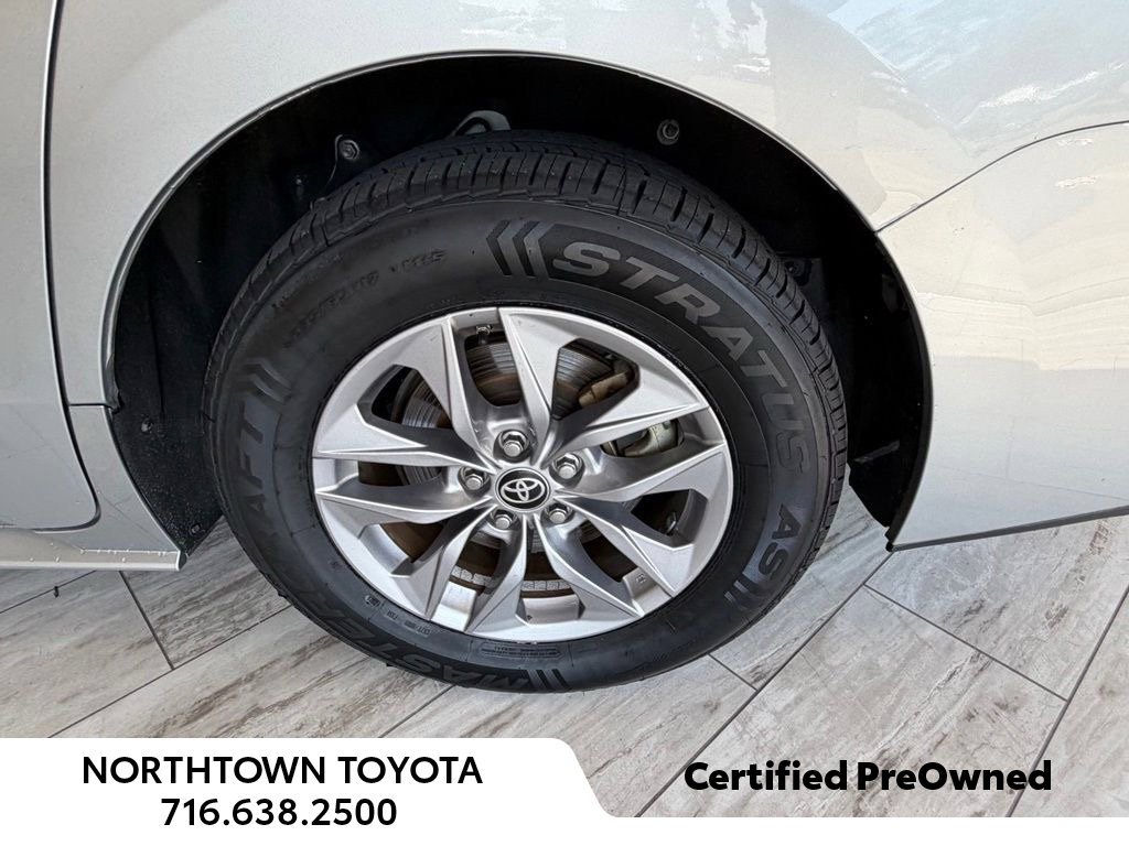 Used 2024 Toyota Sienna LE AWD/4WD image 20