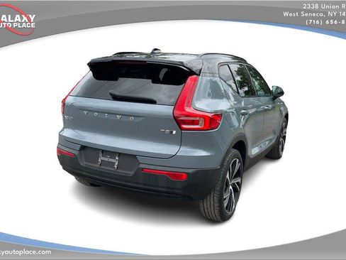 Used 2022 Volvo XC40 T5 R-Design w/ Climate Package AWD/4WD image 5