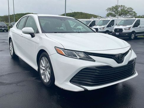 Used 2018 Toyota Camry LE w/ Convenience Package FWD image 7