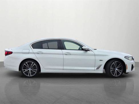 Used 2022 BMW 530e w/ Premium Package image 7