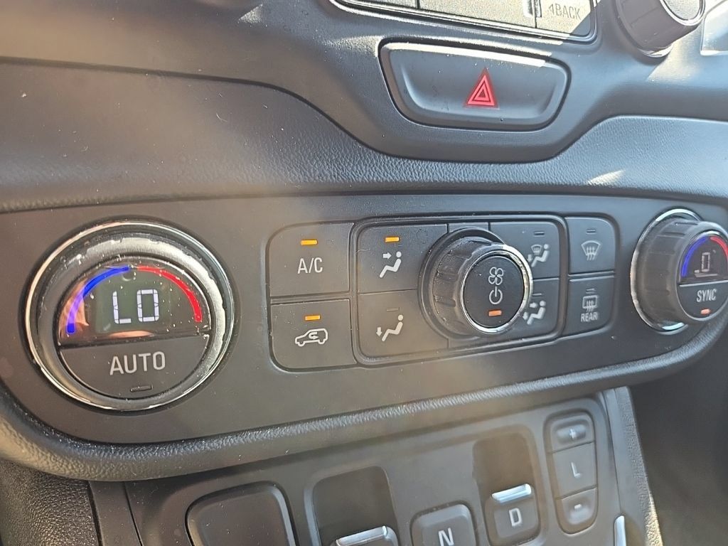 Used 2020 GMC Terrain SLE w/ Driver Convenience Package AWD/4WD image 26