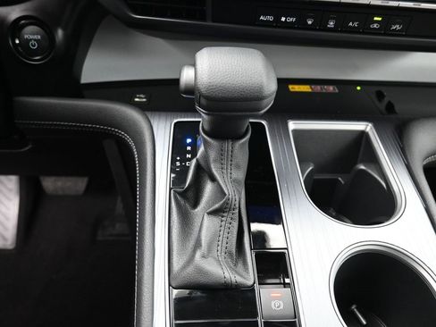 Used 2025 Toyota Sienna LE w/ LE Plus Package image 25