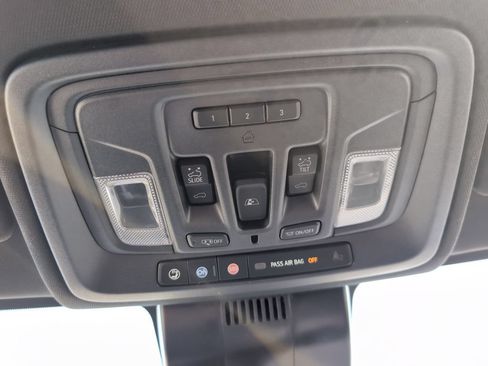 Used 2025 GMC Sierra 2500 AT4 w/ AT4 Premium Plus Package AWD/4WD image 34