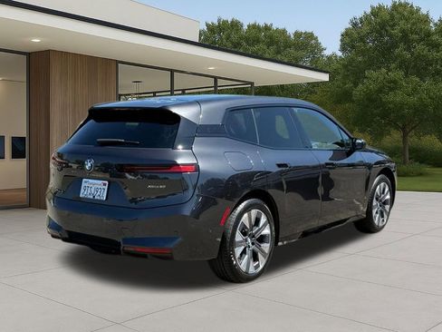 Used 2026 BMW iX xDrive60 w/ Premium Package AWD/4WD image 8