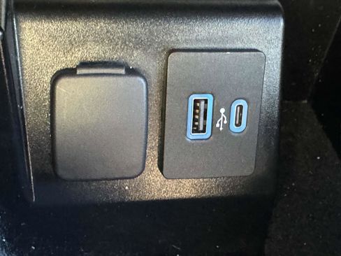 Certified 2022 Ford Explorer XLT w/ Class IV Trailer Tow Package image 27