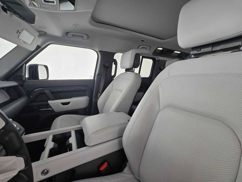 Used 2025 Land Rover Defender 110 X-Dynamic SE image 22