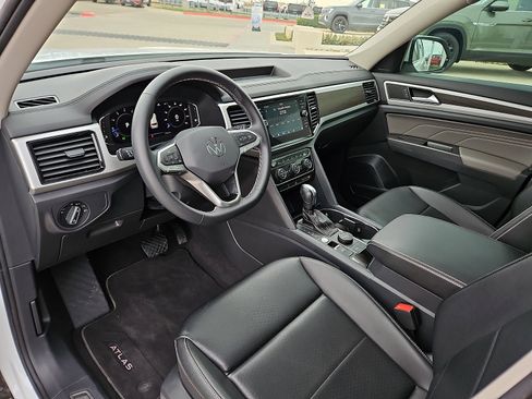 Used 2022 Volkswagen Atlas SE w/ Panoramic Sunroof Package image 12