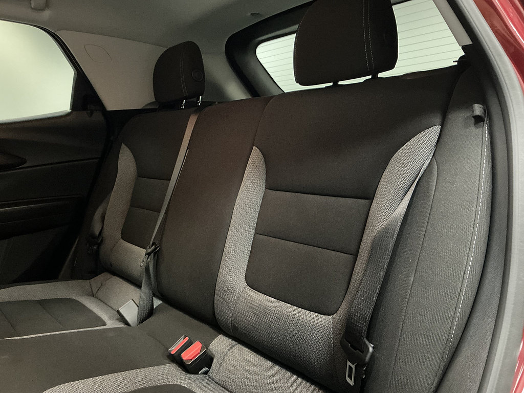 Used 2025 Chevrolet TrailBlazer LT w/ LT Cold Weather Package FWD image 23