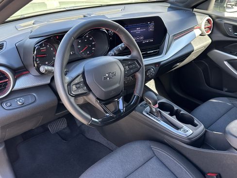 Used 2024 Chevrolet Trax RS w/ Sunroof Package image 19