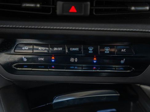 Used 2023 Buick Envision Essence image 23