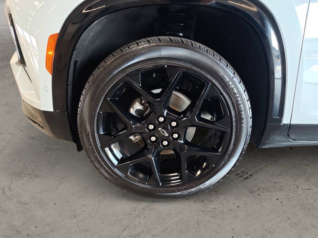 Certified 2026 Chevrolet Traverse RS w/ LPO, Floor Liner Package AWD/4WD image 9