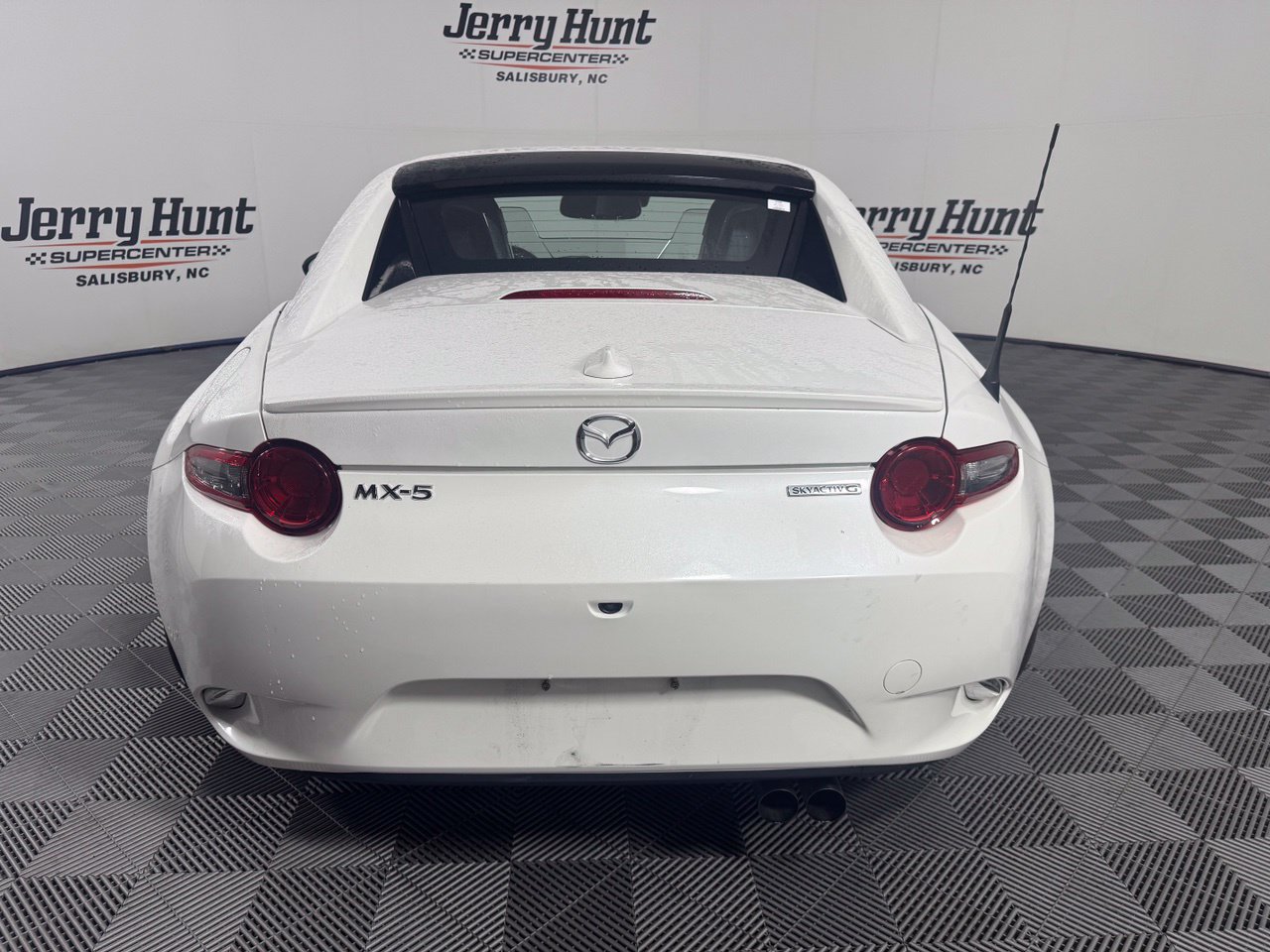 Used 2021 MAZDA MX-5 Miata RF Grand Touring RWD image 8