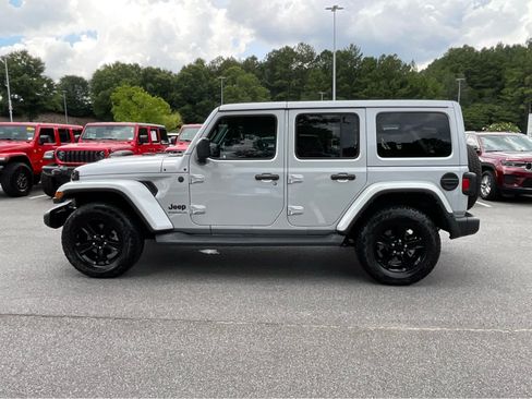 Used 2023 Jeep Wrangler Unlimited Sahara AWD/4WD image 2