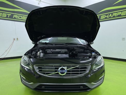 Used 2018 Volvo S60 T5 Inscription Platinum image 4