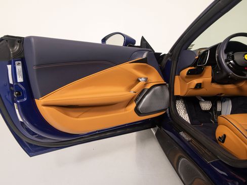 Certified 2025 Ferrari Roma Spider RWD image 19