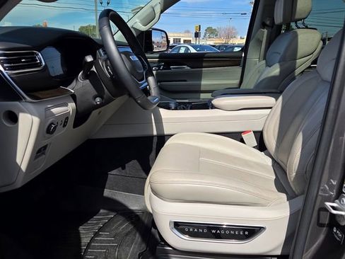 Used 2023 Jeep Grand Wagoneer 4WD w/ Flexible Seating Group image 5