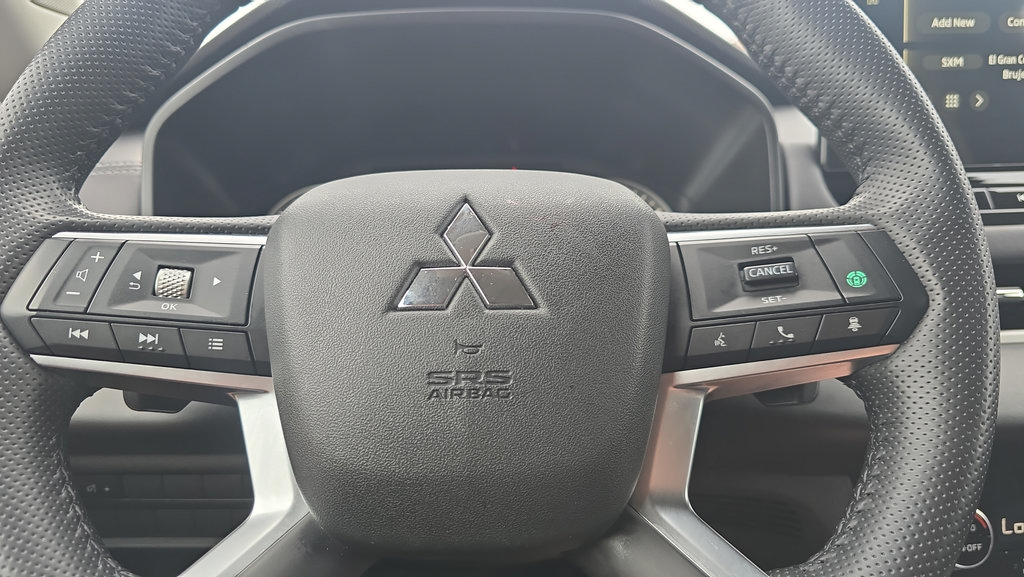 Used 2025 Mitsubishi Outlander SE FWD image 15
