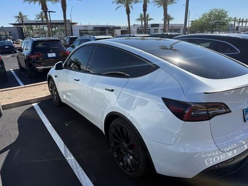 Used 2023 Tesla Model Y Performance image 4