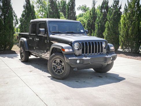 Used 2022 Jeep Gladiator Sport image 2