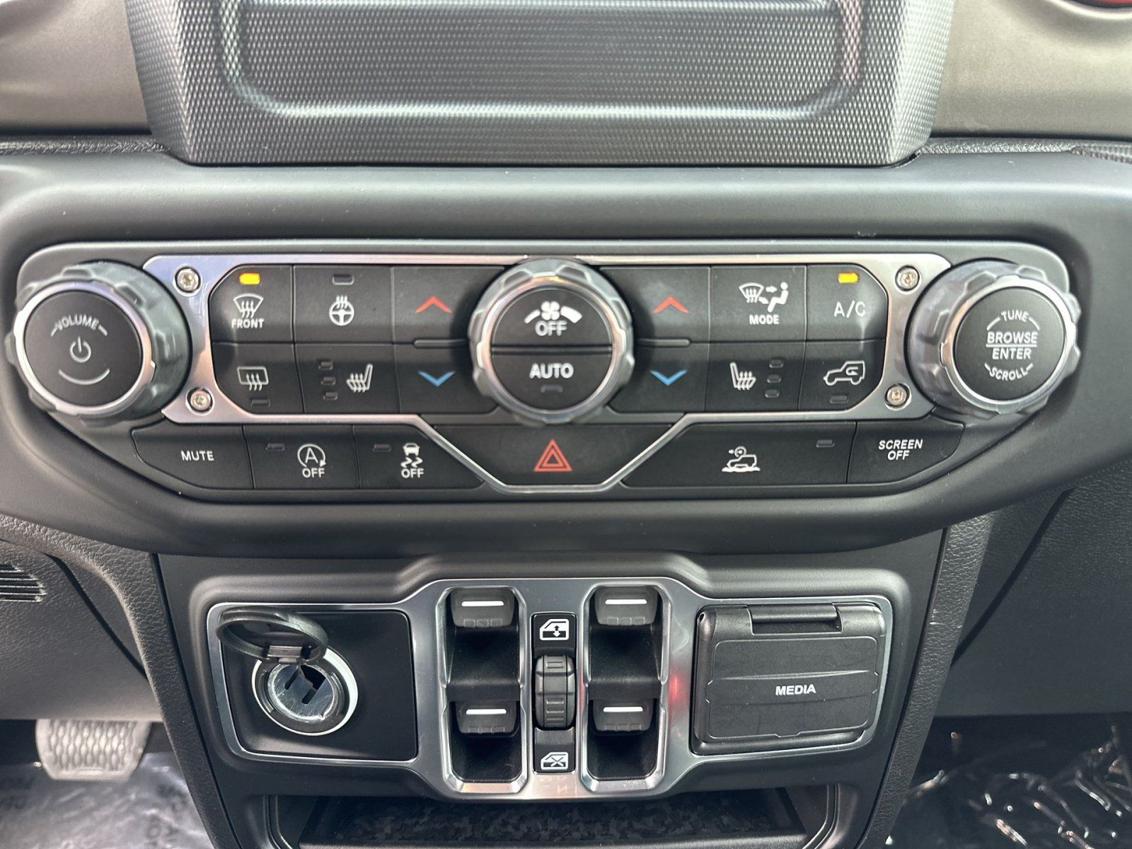 Used 2021 Jeep Gladiator Sport AWD/4WD image 28