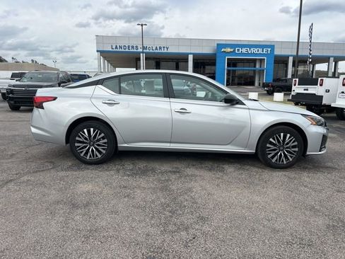 Used 2025 Nissan Altima 2.5 SV image 2