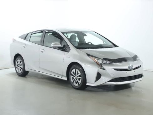 Used 2018 Toyota Prius Two w/ Prius Two Safety Plus Package FWD image 9