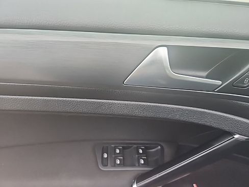 Used 2018 Volkswagen Golf SE image 13