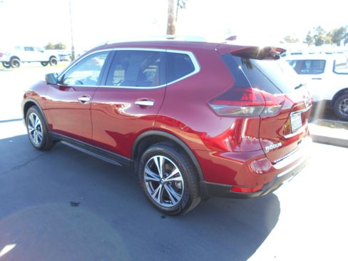 Used 2019 Nissan Rogue SV w/ Premium Package image 3