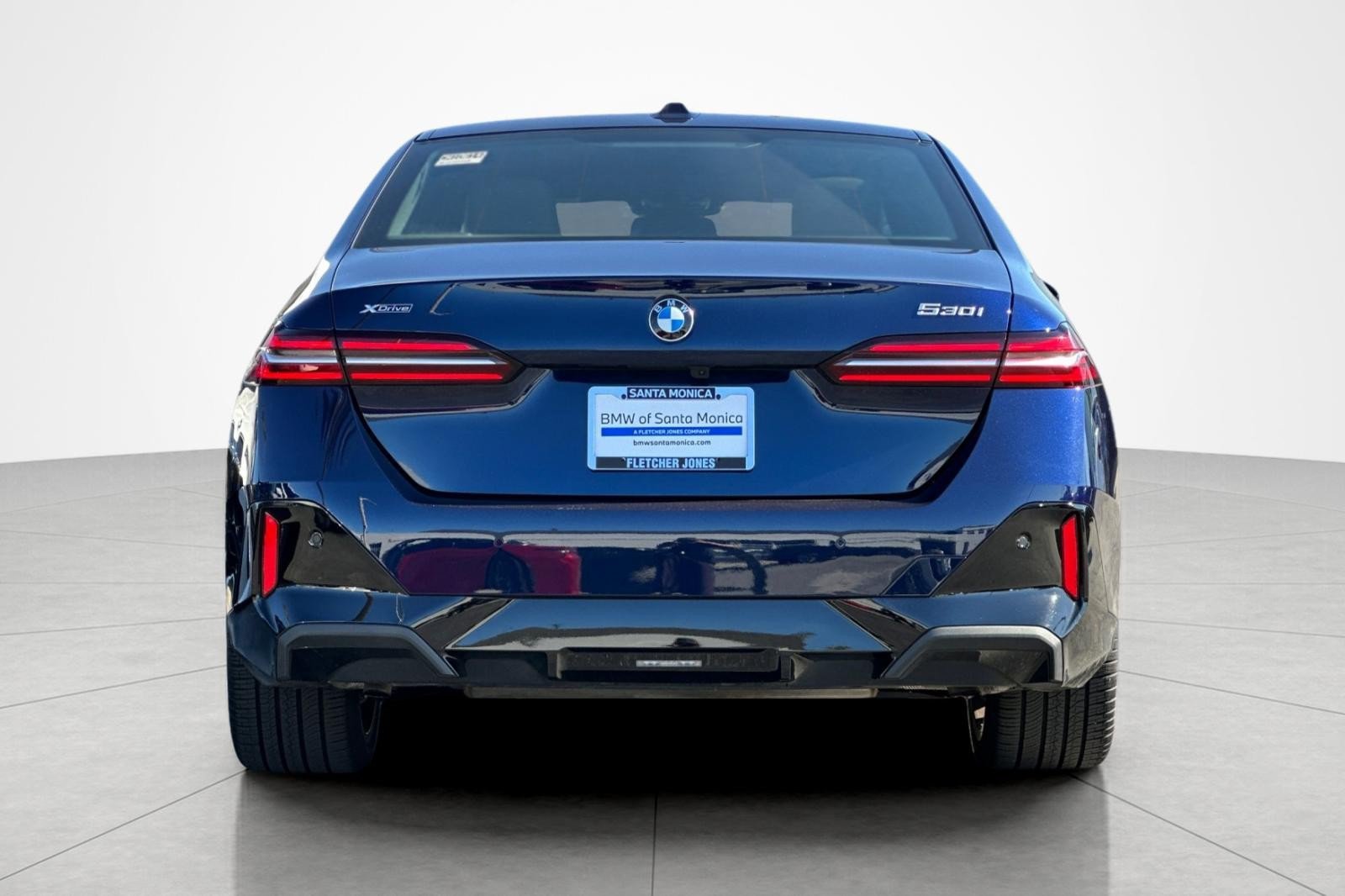Used 2025 BMW 530i xDrive w/ M Sport Package AWD/4WD image 4