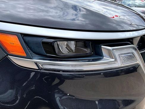 Used 2022 Kia Carnival LX image 25