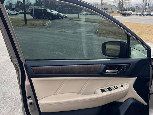 Used 2018 Subaru Outback 2.5i Limited image 15