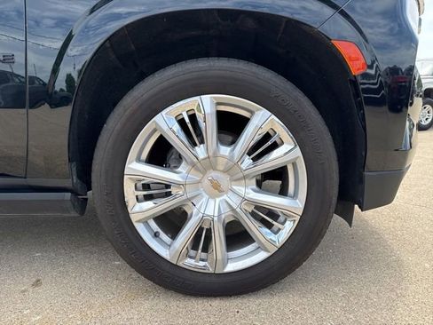 Used 2021 Chevrolet Tahoe High Country w/ Premium Package 2 AWD/4WD image 9