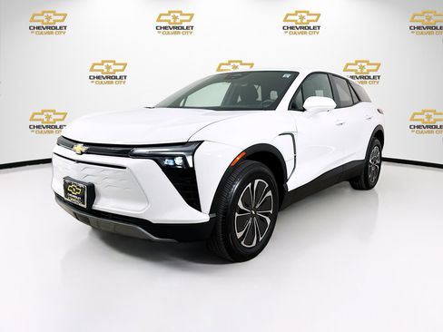 Used 2025 Chevrolet Blazer EV LT image 3