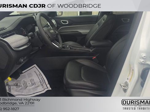 Used 2024 Jeep Compass Latitude w/ Sun and Sound Group image 9