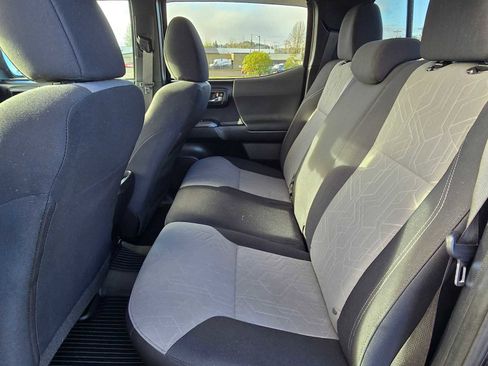 Used 2020 Toyota Tacoma TRD Off-Road image 17