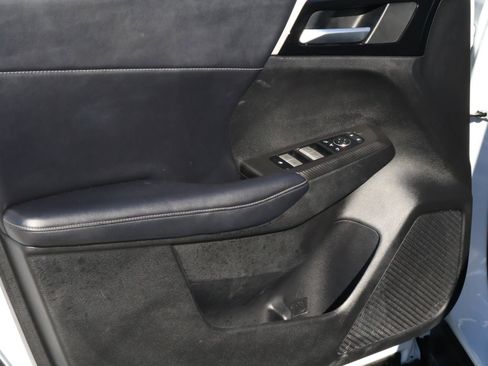 Used 2024 Mitsubishi Outlander SE image 15