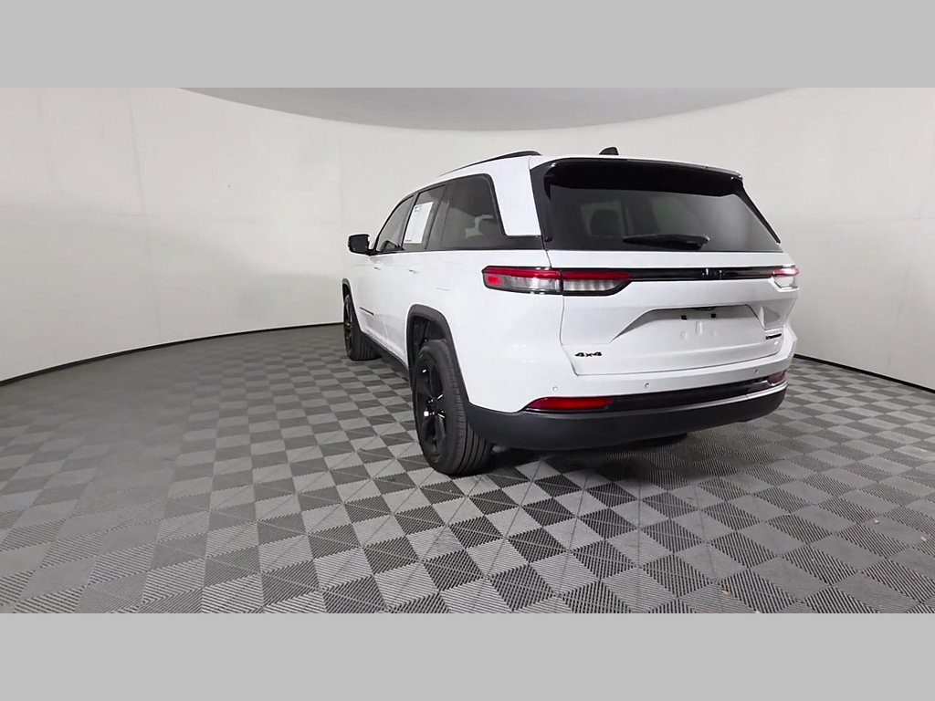 Used 2023 Jeep Grand Cherokee Limited w/ Black Appearance Package AWD/4WD image 45