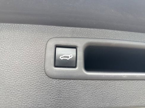 Used 2020 Toyota Highlander XLE image 5