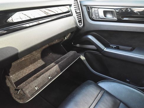 Used 2023 Porsche Cayenne image 17