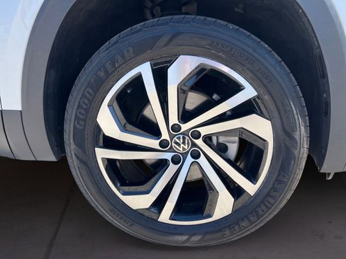 Certified 2023 Volkswagen Atlas SEL AWD/4WD image 18
