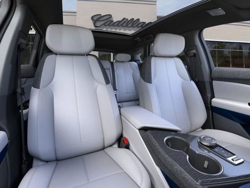 New 2025 Cadillac Optiq Sport 1 w/ LPO, Floor Liner Package AWD/4WD image 16