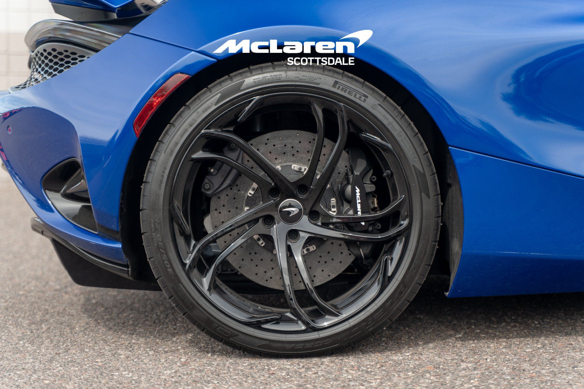 Used 2024 McLaren 750S Spider RWD image 30