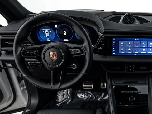 Certified 2025 Porsche Macan 4S Electric AWD/4WD image 14