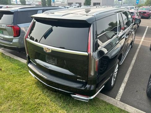 Used 2024 Cadillac Escalade ESV Luxury AWD/4WD image 6